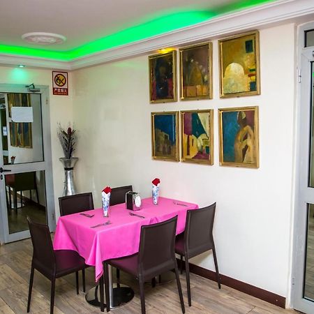 Hotel Univers 3 Aeroport Luxe Niamey Esterno foto