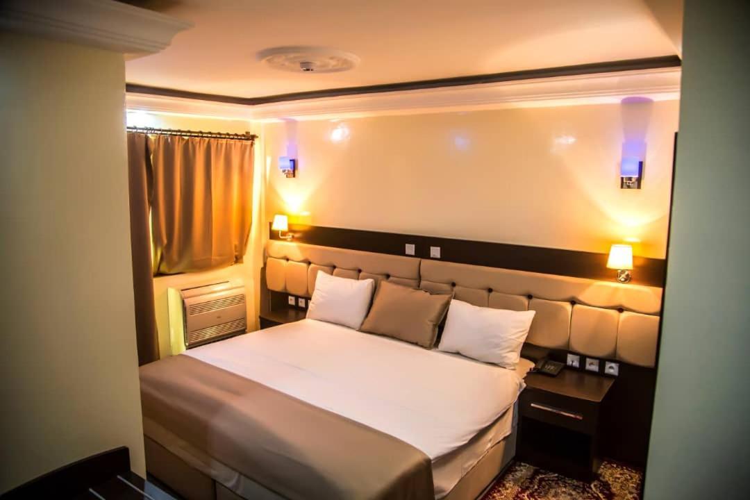 Hotel Univers 3 Aeroport Luxe Niamey Esterno foto