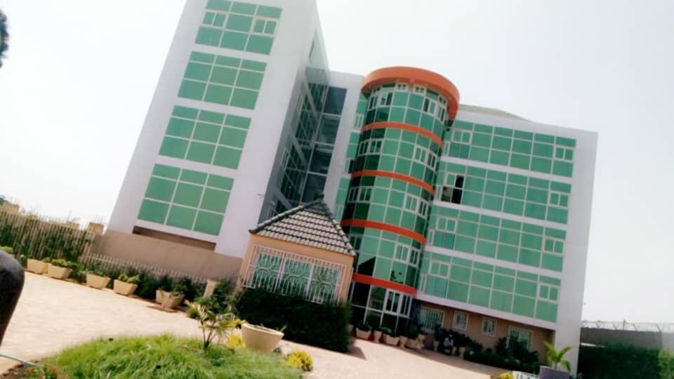 Hotel Univers 3 Aeroport Luxe Niamey Esterno foto