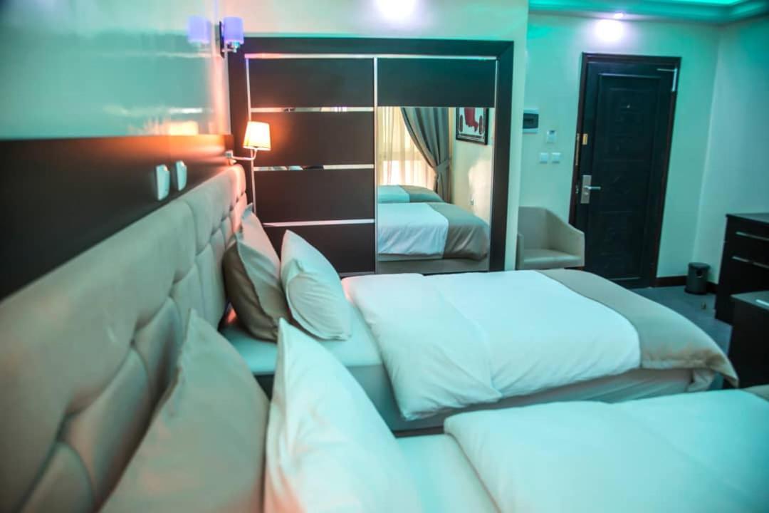 Hotel Univers 3 Aeroport Luxe Niamey Esterno foto