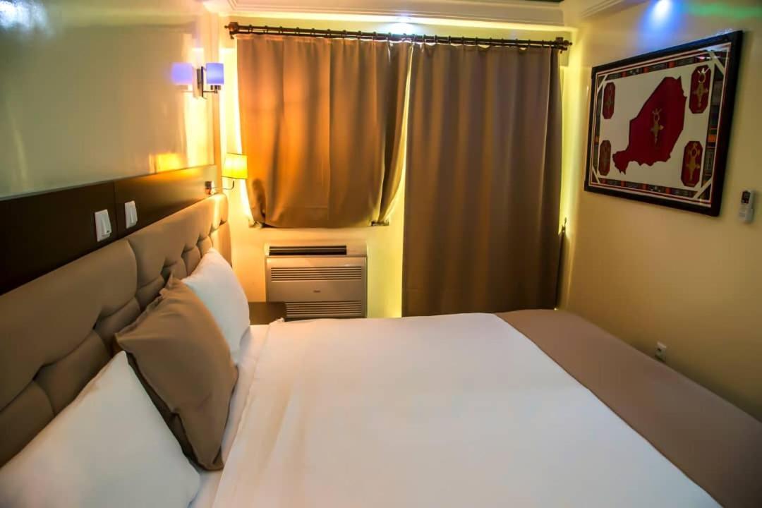 Hotel Univers 3 Aeroport Luxe Niamey Esterno foto